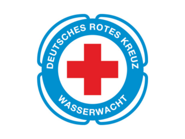 Man sieht das Logo der DRK Wasserwacht mit dem roten Kreuz und einem blauen Rettungsring.