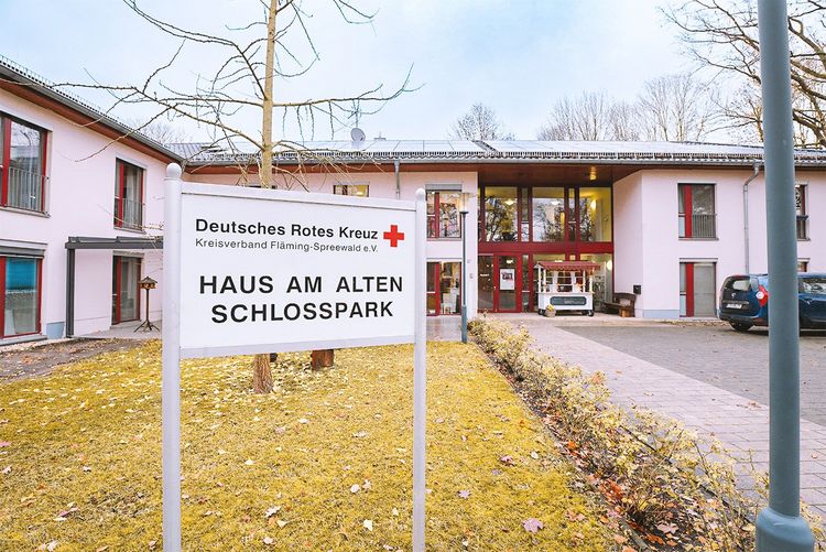 Man sieht das Gebäude der Besonderen Wohnform in Zossen.