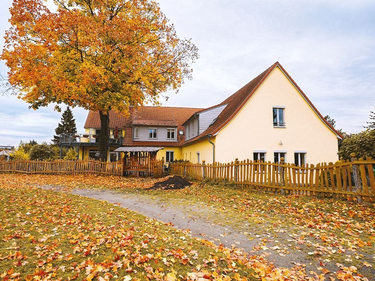 Auf dem Bild sieht man das Gebäude unserer Besonderen Wohnform Mozartkids von Hinten.